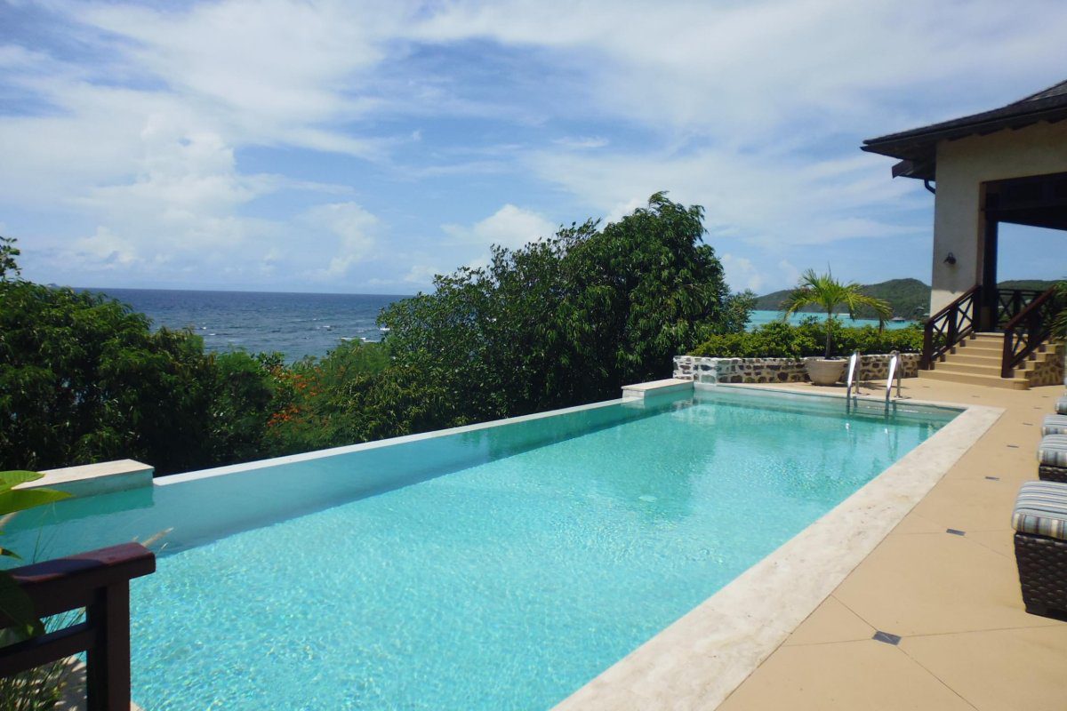 Luxury Villa Rental Little Blue Ocean Canouan swimming pool