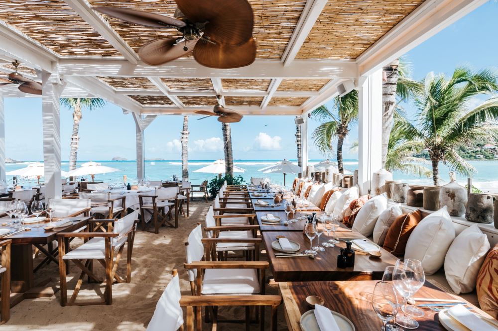 A gorgeous indoor-outdoor restaurant in Saint Barthélemy on the water.