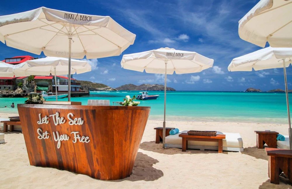 A popular beach bar and restaurant on Saint Barthélemy that allows patrons to sit directly on the beach under umbrellas.