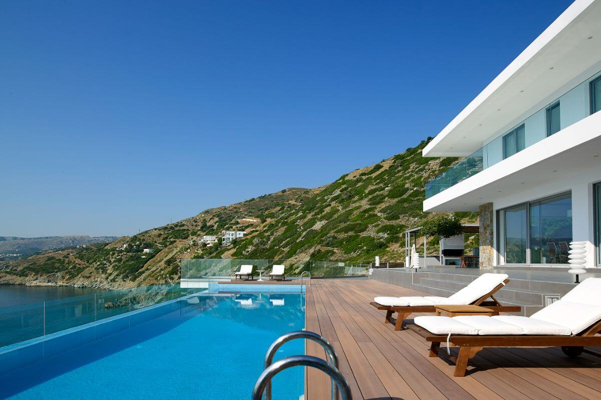 Luxury beachfront villa in Crete, Greece. Villa Epavli