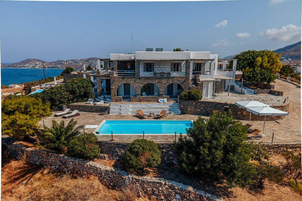 Luxury holiday villa in Paros, Greece. Villa Ocyrhoe