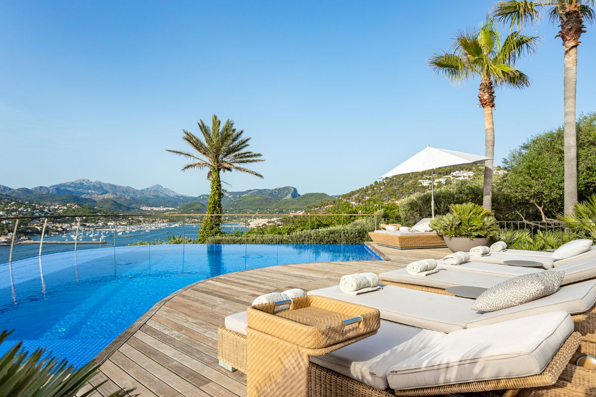 Villa Esmeralda, Mallorca — Mediterranean villa rental with garden pool